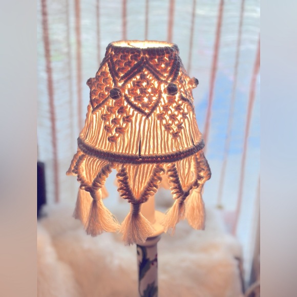 NEW: ELEGANT Home Decor Macramรฉ Hand Woven Artistry Tapestry Lamps Custom Made - Picture 4 of 16